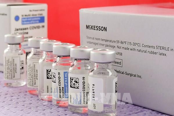 Mỹ yêu cầu tạm dừng sản xuất vaccine ngừa COVID-19 của Johnson & Johnson