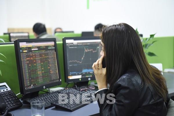 Chứng khoán sáng 20/4: Cổ phiếu lớn bứt phá, VN - Index lập đỉnh mới