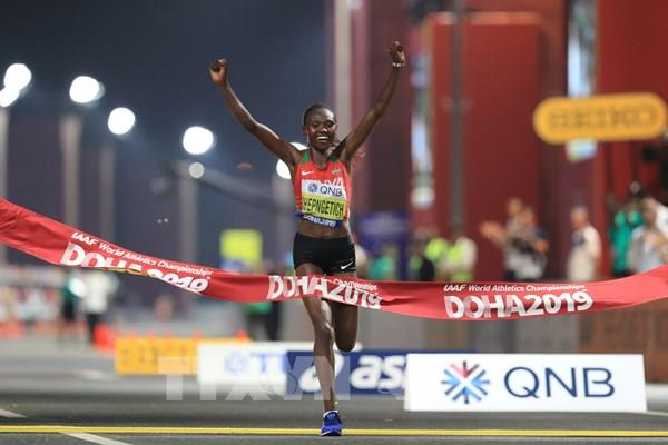 Kỷ lục thế giới mới ở cự ly chạy bán marathon nữ