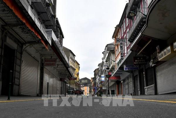 Dịch COVID-19: Pháp trải qua đỉnh dịch của làn sóng thứ 3