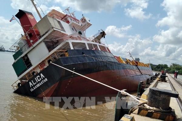 Tàu ALICA bị nghiêng, nhiều container bị rơi xuống sông Soài Rạp