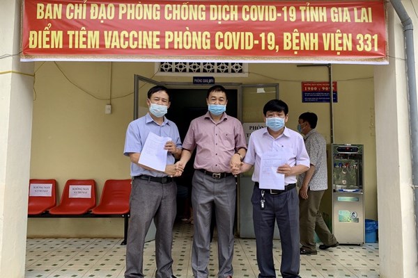 Cán bộ nhân viên sân bay Pleiku được tiêm vaccine phòng COVID-19