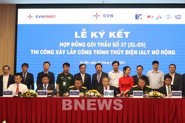 EVN và Liên danh Nhà thầu ký hợp đồng xây lắp Dự án Nhà máy thủy điện Ialy mở rộng