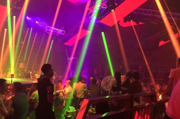 Thành phố Hồ Chí Minh dừng hoạt động karaoke, vũ trường từ 18 giờ ngày 30/4  