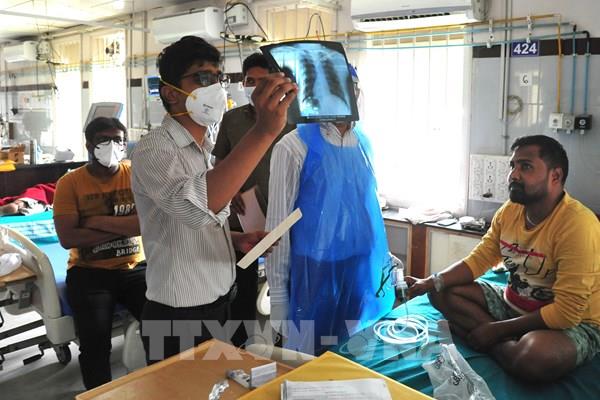 Ấn Độ lần đầu tiên ghi nhận số ca nhiễm mới COVID-19 trên 400.000 ca/ngày