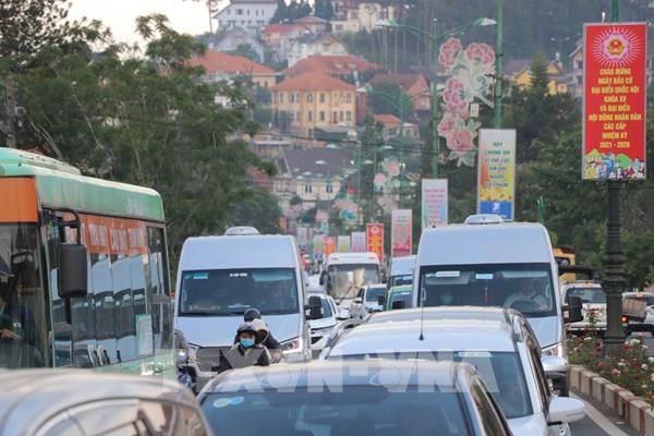 Lâm Đồng đề nghị xử lý xe hợp đồng “trá hình”