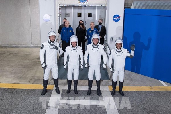 Tàu SpaceX đưa 4 phi hành gia trên ISS trở về Trái Đất