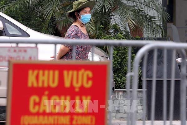 Phong toả chung cư Viễn Đông Star vì liên quan nữ nhân viên quán bar mắc COVID-19