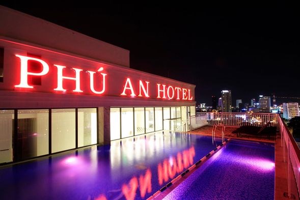 Đà Nẵng: Lịch trình di chuyển dày đặc của nhân viên bán vé spa mắc COVID-19