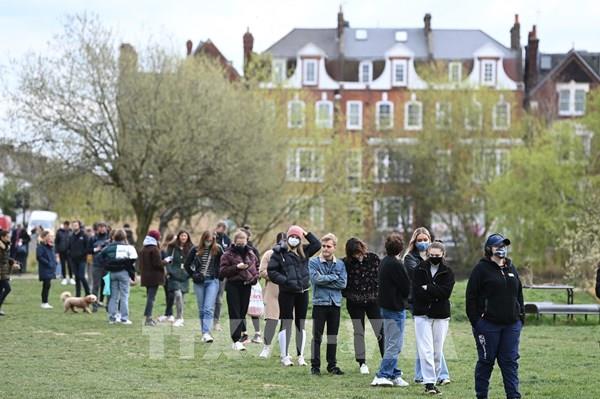 Anh đầu tư nghiên cứu vaccine ngừa biến thể mới của virus SARS-CoV-2