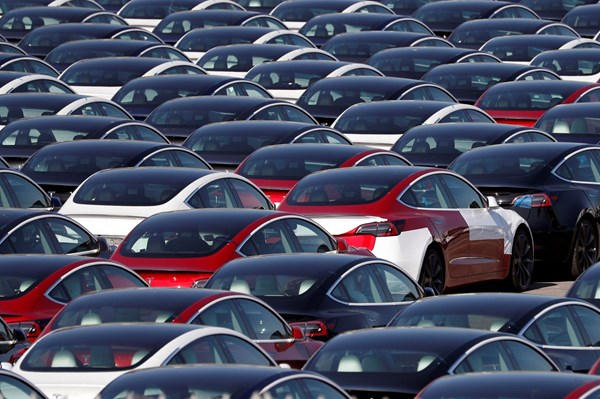 SMMT: Doanh số bán ô tô mới của Anh tăng gấp 30 lần trong tháng 4/2021