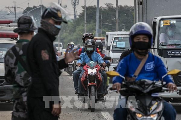 Philippines xử phạt mạnh tay những người không đeo khẩu trang đúng quy cách