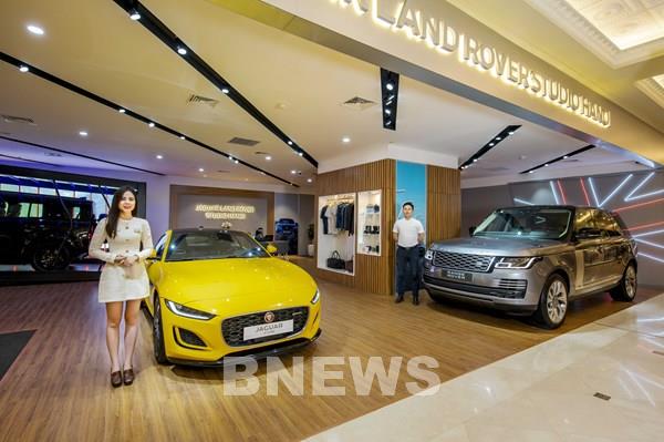 Jaguar Land Rover ra mắt không gian trưng bày xe mới ở Hà Nội