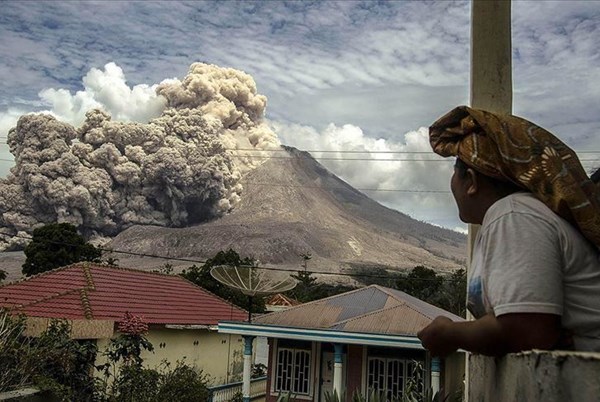 Indonesia: Núi lửa Sinabung phun cột tro bụi cao 2.000 mét