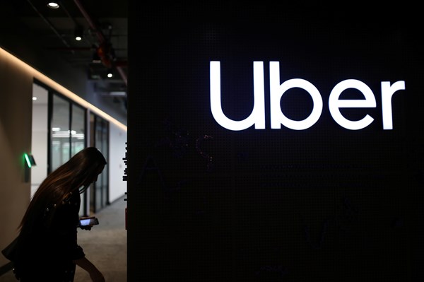 Uber giảm bớt thua lỗ nhờ bán mảng công nghệ tự lái