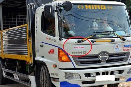 Bốn cán bộ Thanh tra giao thông sắp hầu Tòa vì “bảo kê” logo “xe vua”