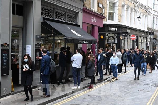 Anh sắp nới lỏng các hạn chế phòng chống dịch COVID-19