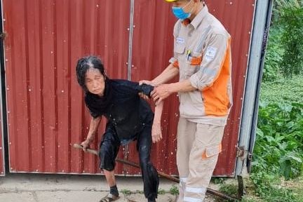 Hai công nhân ngành điện lực miền Bắc dũng cảm cứu người
