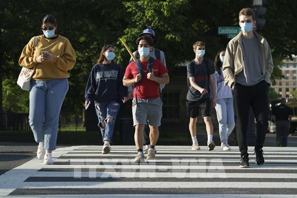 Mỹ: Số ca COVID-19 mới thấp nhất trong gần 1 năm, Washington sẽ dỡ bỏ lệnh hạn chế