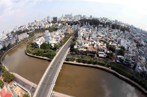 TP. Hồ Chí Minh: Cá chết hàng loạt trên kênh Nhiêu Lộc - Thị Nghè sau mưa đầu mùa
