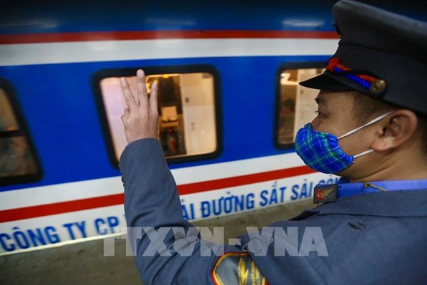 Ngành đường sắt đề nghị ưu tiên vaccine ngừa COVID-19 cho cán bộ công nhân viên