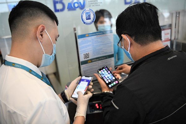 Hàng không hỏa tốc yêu cầu sử dụng QR Code khai báo y tế phòng, chống dịch