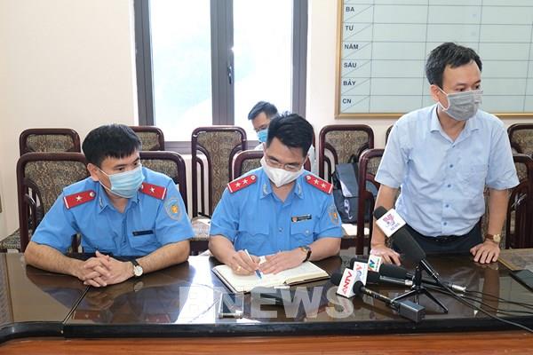 Xử phạt lái xe taxi dù "móc" tiền du khách 