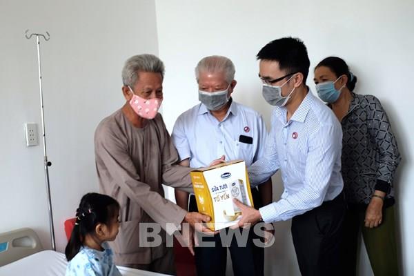 Vinamilk hỗ trợ 1.200 bệnh nhân nghèo phẫu thuật tim và mắt