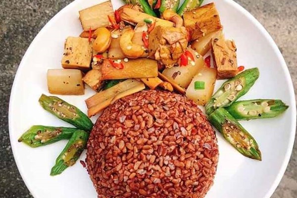 Chế độ dinh dưỡng làm sao để tăng đề kháng chống lại COVID-19?