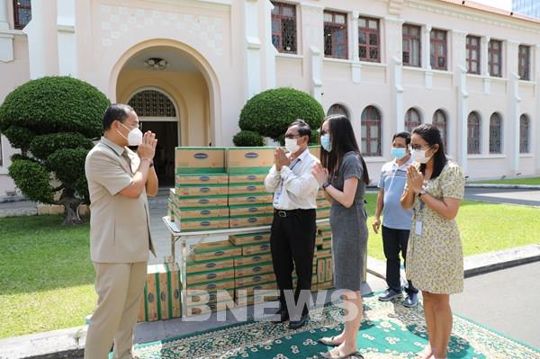 Vinamilk tại Campuchia hỗ trợ 1.000 thùng sữa cho người dân và trẻ em vùng cách ly