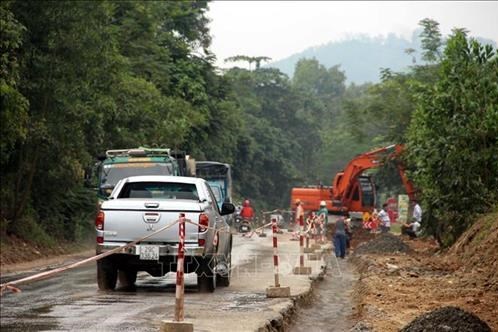 Chấn chỉnh việc bảo trì đường bộ yếu kém ở Bắc Giang