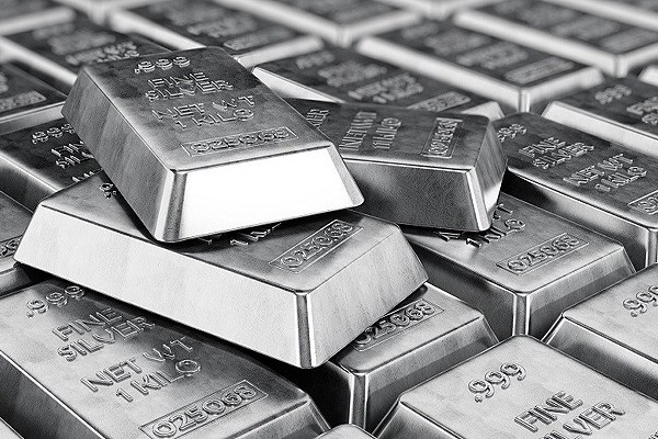 Giá bạc tăng hơn 70% trong 12 tháng qua