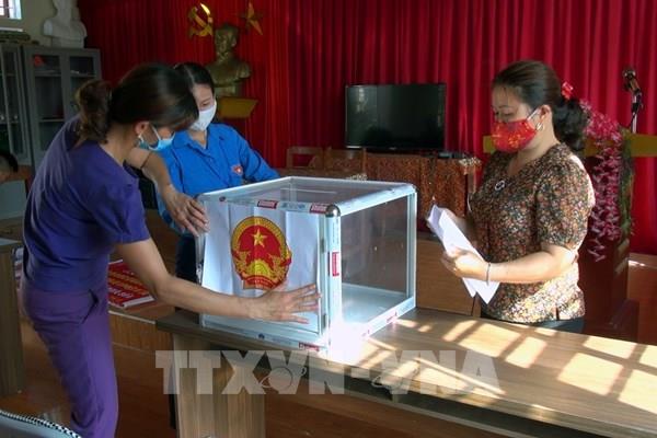 Người đang cách ly khi bỏ phiếu phải dùng bút, thước riêng