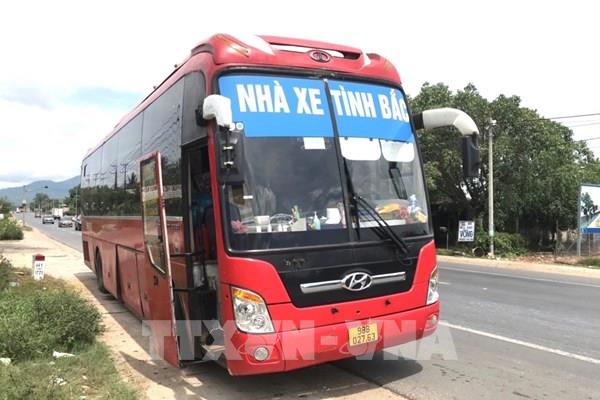 Phát hiện xe khách chở 5 người Trung Quốc trốn trong hầm chứa hàng hóa