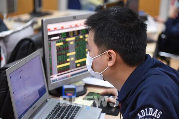 Chứng khoán sáng 24/5: VN - Index tiến gần mốc 1.300 điểm