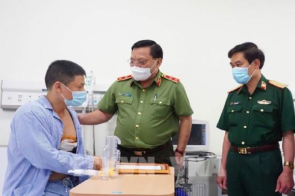 Lãnh đạo Bộ Công an gửi thư khen lái xe dũng cảm khống chế đối tượng truy nã đặc biệt