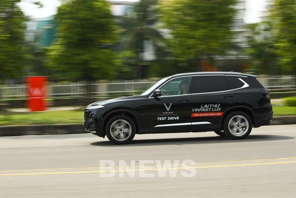 Ngồi nhà mua ô tô VinFast với dịch vụ “full option”