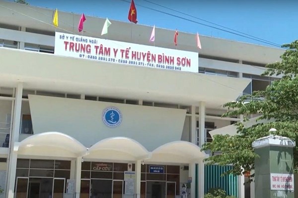 Quảng Ngãi: 26 người nhập viện cấp cứu sau khi ăn bánh mì