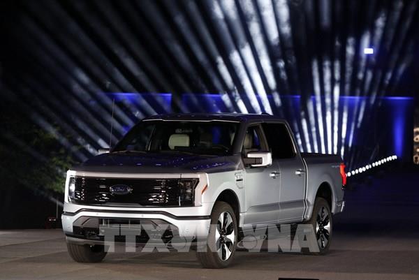 Ford sẽ cắt giảm 50% sản lượng xe điện F-150 trong năm 2024