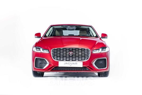 Sedan thể thao Jaguar XF về Việt Nam có giá bán từ 3,119 tỷ đồng