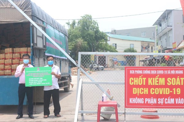 Chia sẻ khó khăn với người dân vùng dịch Bắc Giang