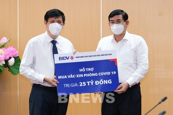 Ngành ngân hàng ủng hộ 160 tỷ đồng vào quỹ mua vaccine phòng COVID-19