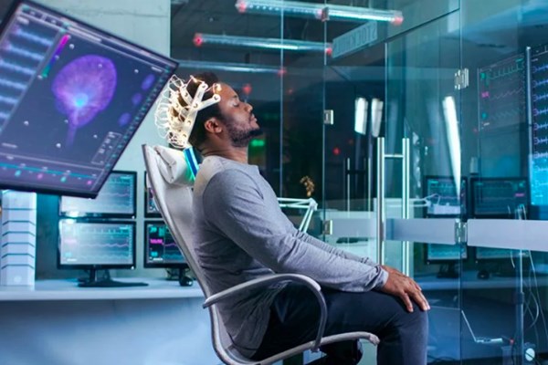 Công nghệ giao diện não hỗ trợ đắc lực cho ​bệnh nhân bị liệt tứ chi