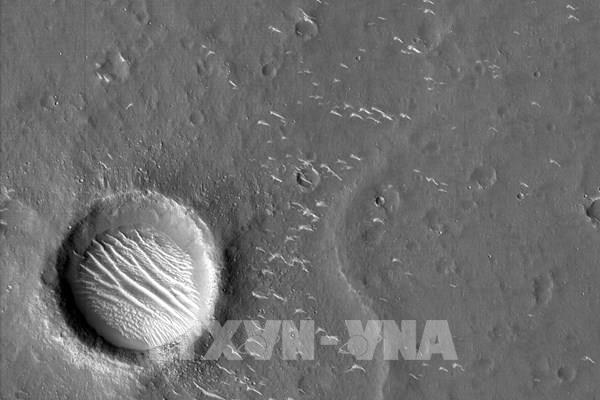 Tàu Chúc Dung khám phá bề mặt Sao Hỏa