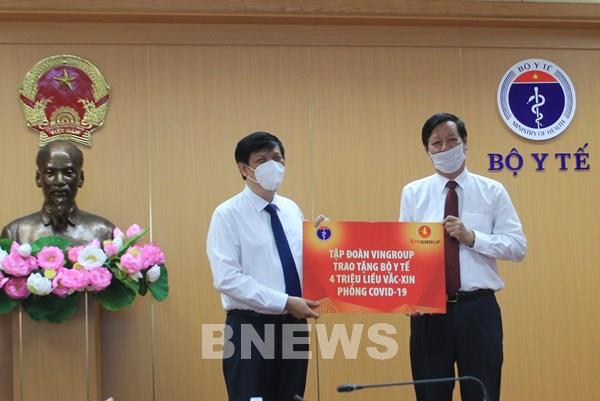 Vingroup trao tặng Bộ Y tế 4 triệu liều vaccine phòng COVID-19