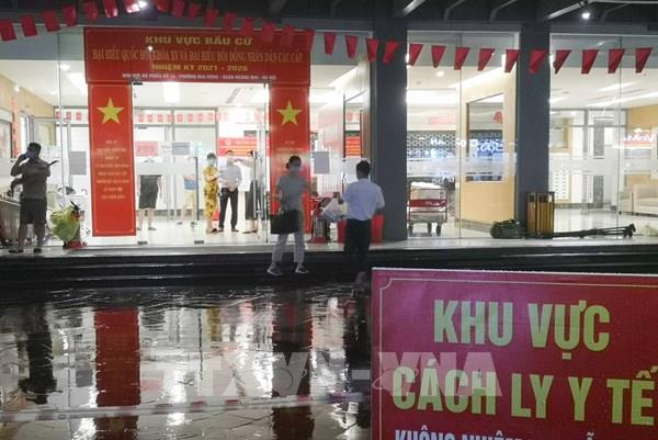 Cư dân Park 9 Times City tạm thời không ra ngoài vì ca mắc mới COVID-19