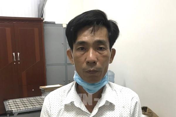 Bắt đối tượng sử dụng Thẻ công vụ giả tiếp cận người nhập cảnh trái phép đang cách ly