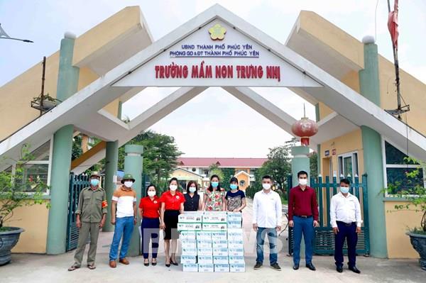 Mộc Châu Milk "tiếp sức" đến các bệnh viện và trường học tại tâm dịch COVID-19