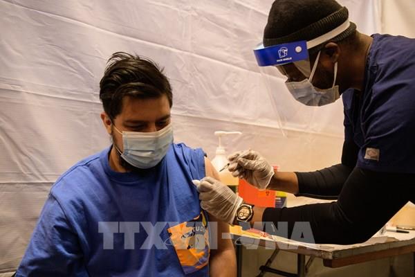 CDC Mỹ khẳng định rất ít người đã tiêm chủng mắc lại COVID-19
