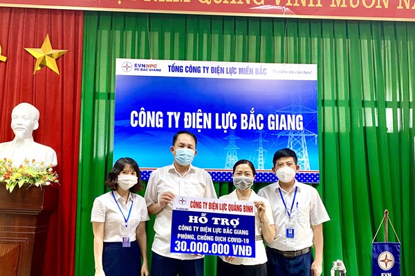 Điện lực Quảng Bình ủng hộ 30 triệu cho Điện lực Bắc Giang phòng chống dịch COVID-19